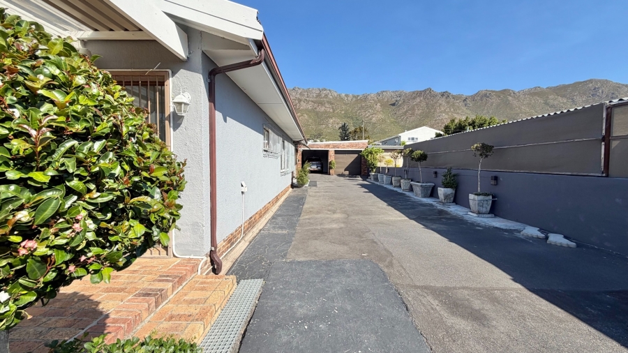 5 Bedroom Property for Sale in Winslow Western Cape
